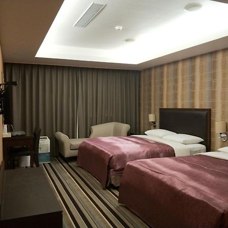 Metropolis Hotel Таоюань Экстерьер фото