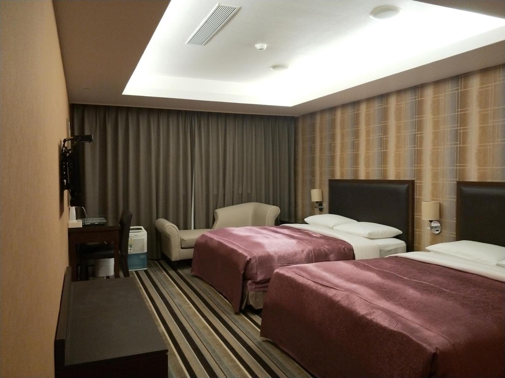 Metropolis Hotel Таоюань Экстерьер фото