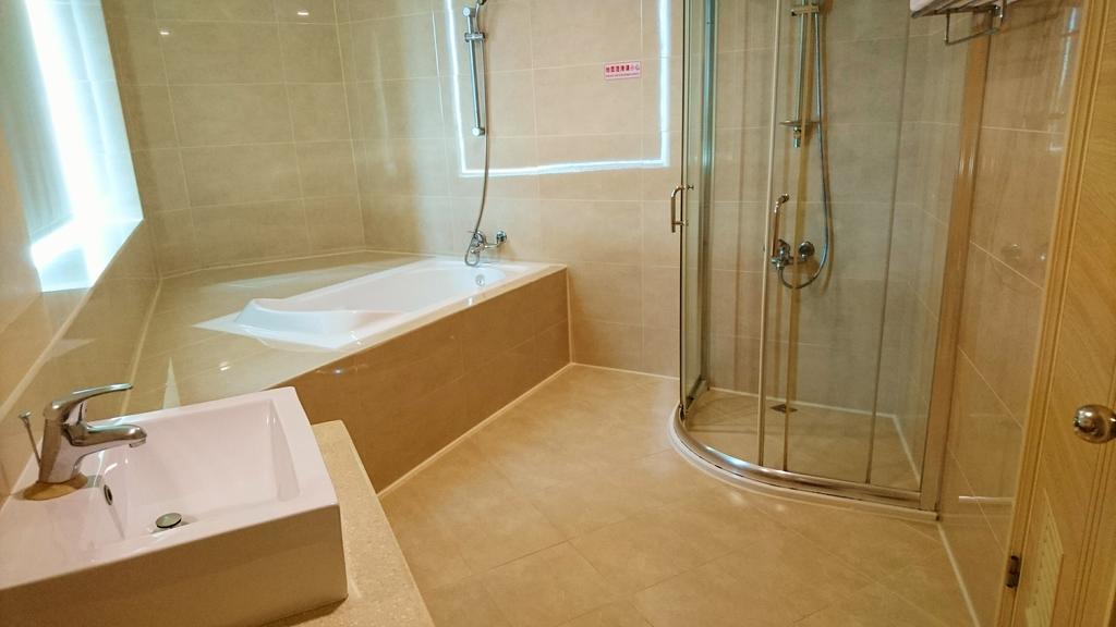 Metropolis Hotel Таоюань Экстерьер фото